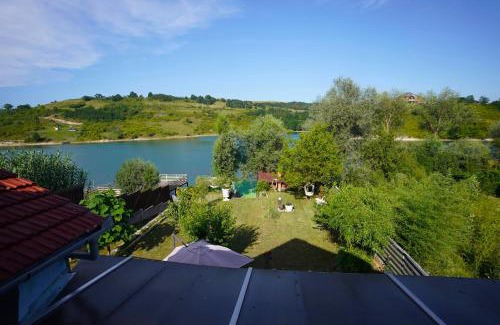 Teliucu Inferior Villa | Pensiunea La Rose-lângă lac cu ponton