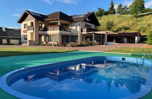 Sintereag House | Oceanfront Retreat at Pensiunea La Scridon - Rated 9.4/10