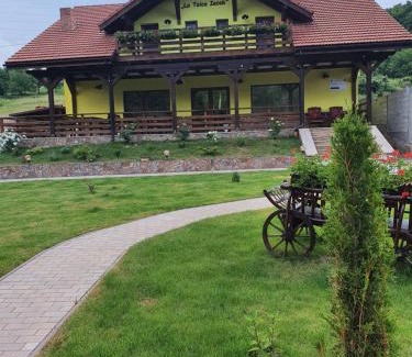 Boholt House | Top-Rated Pensiunea La Taica Iacob with Hot Tub & Kitchen