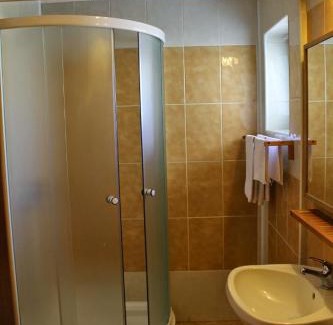 Moeciu de Sus Bed & Breakfast | Discover Pensiunea La Turcu: Pool & Ocean View Awaits