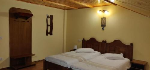 Moeciu de Sus Bed & Breakfast | Discover Pensiunea La Turcu: Pool & Ocean View Awaits