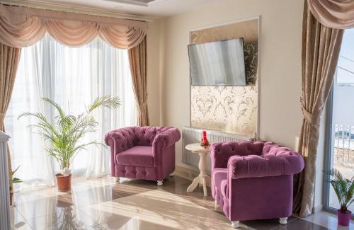 Blaj House | Family-Friendly Pensiunea La Vie with Pool & Dining Options