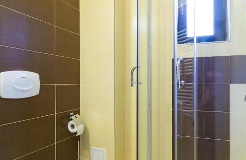 Bistrita Bargaului House | Seaside Retreat at Pensiunea Lac Colibita - Rated 9.4/10