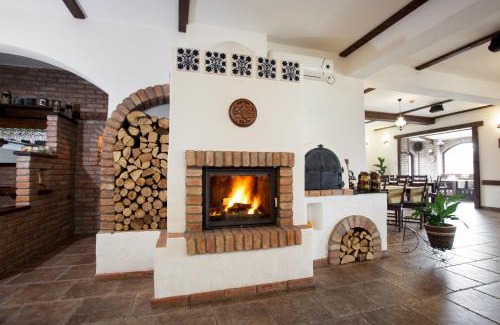 Ernei House | Discover Pensiunea Laci Csarda Ernei: 4-Star Family Retreat