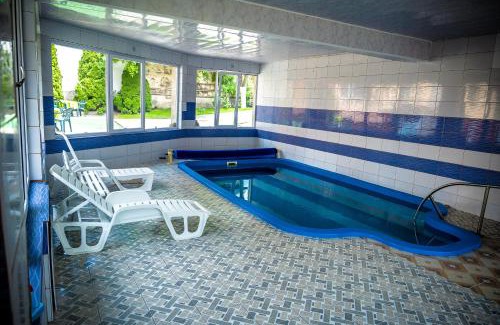 Ocna Sugatag House | Inviting Stay at Pensiunea Larisa with Pool Access
