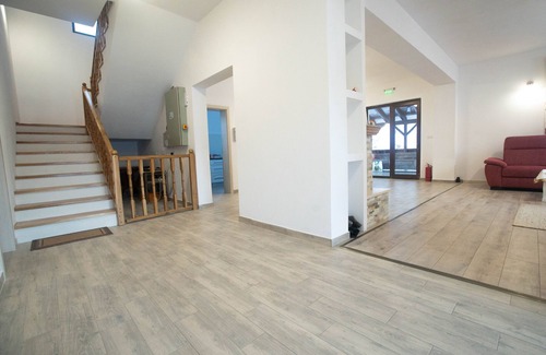 Gales House | Inviting Pensiunea Livada Amely: Family-Friendly Getaway