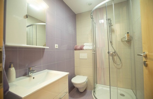 Gales House | Inviting Pensiunea Livada Amely: Family-Friendly Getaway