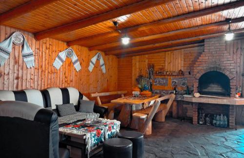 Ocna Sugatag House | Budget-Friendly Pensiunea Lore&Sara: Family Stay with Breakfast