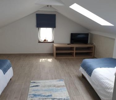 Corbu House | Family-Friendly Pensiunea Lotus Corbu with Kitchen Access