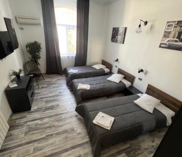 Craiova House | Pet-Friendly Retreat at Pensiunea Luisa with Hot Tub