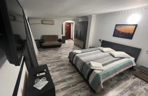 Craiova House | Pet-Friendly Retreat at Pensiunea Luisa with Hot Tub