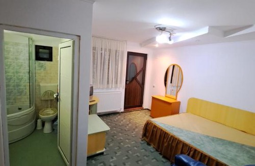 Dragoslavele House | Discover Pensiunea Lyana: Family-Friendly with Breakfast!