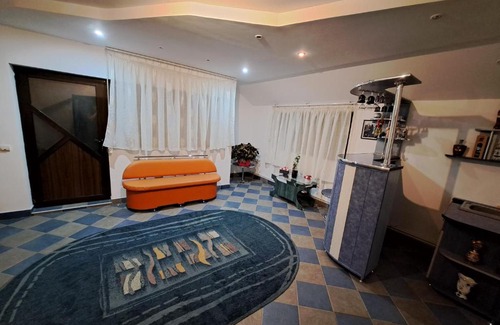 Dragoslavele House | Discover Pensiunea Lyana: Family-Friendly with Breakfast!