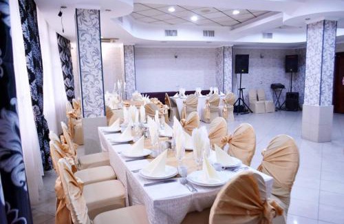 Craiova House | Pet-Friendly Retreat at Pensiunea Nicolas with Breakfast