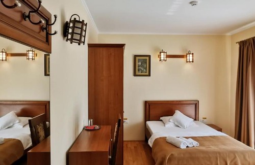 Arad House | Family-Friendly Retreat at Pensiunea Nimbus - Rated 9.7/10