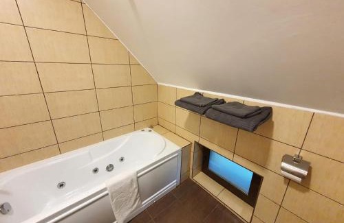 Livezeni Bed & Breakfast | Pet-Friendly Retreat at Pensiunea Nossa Panzió