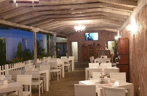 Soimus House | Inviting Stay at Pensiunea Oana with Pool & Breakfast
