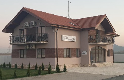 Soimus House | Inviting Stay at Pensiunea Oana with Pool & Breakfast