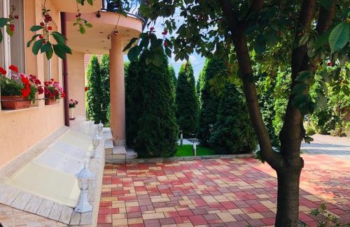 Baile Felix House | Top-Rated Pensiunea Perla: Pool, Hot Tub & Family Fun