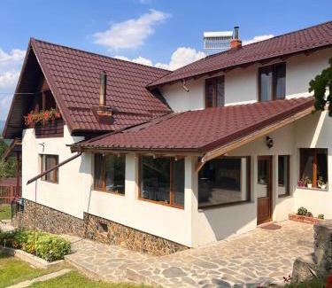 Bughea de Jos Villa | Discover Pensiunea Poiana Luminoasă: Pool & Spa Retreat