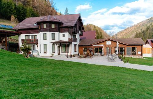 Margau House | Explore Pensiunea Popas: 4-Star Retreat with Pool & Spa