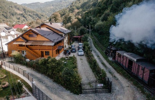 Viseu de Sus House | Delightful Pensiunea Romina: Pet-Friendly & Family-Focused
