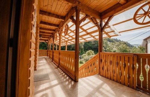 Viseu de Sus House | Delightful Pensiunea Romina: Pet-Friendly & Family-Focused