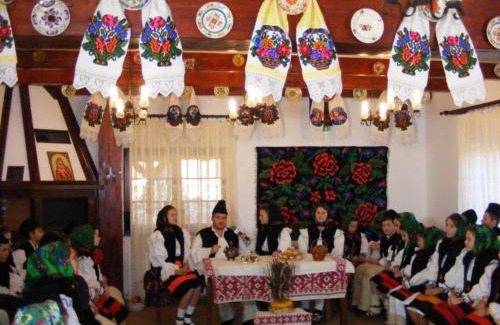 Stramtura House | Welcoming Pensiunea Sanziene: Family-Friendly Retreat