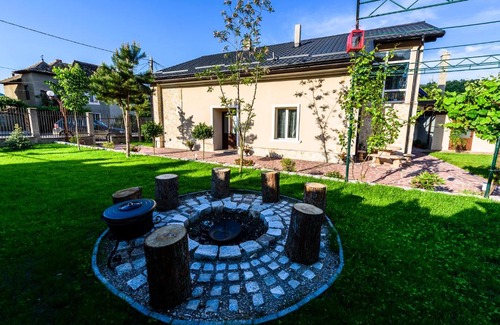 Eselnita House | Pensiunea SARRA: Guest Rated 9.6 with Pool Access
