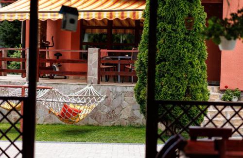 Bran House | Discover Pensiunea Tanita: Family-Friendly with Pool & Hot Tub