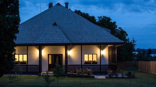 Mitocu Dragomirnei House | Top-Rated Pensiunea Tara Fagilor: Family-Friendly Retreat