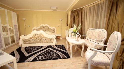 Campulung House | Charming Pensiunea Un Baiat si o Fata with Breakfast & Kitchen