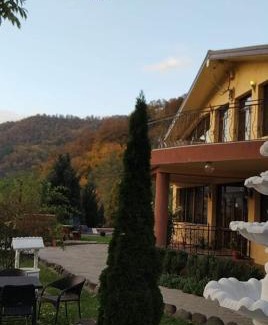Lunca Jaristei Cabin | Paradise Awaits: Guest Rated 9.9 with Family-Friendly Amenities