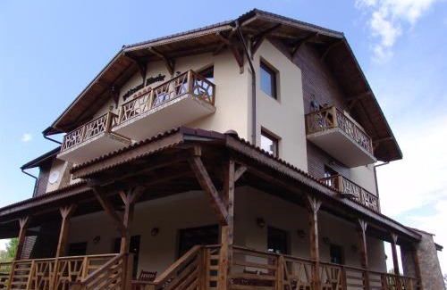 Cristian House | Enchanting Stay at Pensiunea Valceaua Zanelor - 4 Star Escape