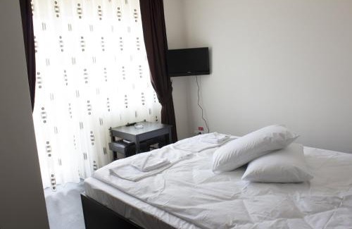Floresti House | Budget-Friendly Stay at Pensiunea Vidcom with Family Amenities