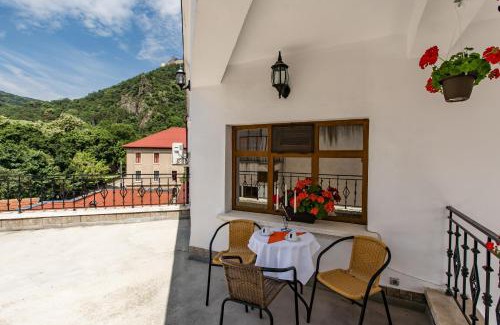 Deva House | Family-Friendly Retreat at Pensiunea Vila Europa