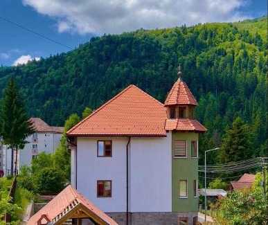 Baile Tusnad Hotel | Discover Pensiunea Violin Panzió: Family & Pet Friendly Stay