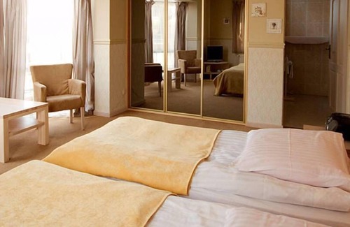 Osno Lubuskie House | Relax at Pensjonat Afrodyta Spa with Pool & Hot Tub