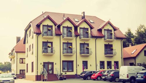 gmina Stare Miasto House | Inviting Pensjonat nad Zalewem with Oceanfront Pool Access