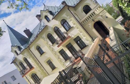 Busko-Zdroj Bed & Breakfast | Inviting Stay at Pensjonat Zamek Dersława with Breakfast
