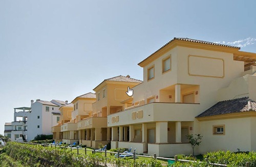 La Linea de la Concepcion Apartment | Spacious 2-Bedroom Penthouse Apartment for Your Getaway