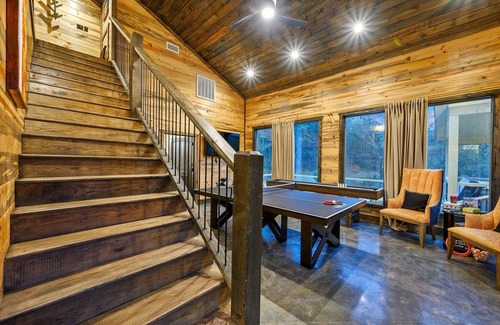 Broken Bow Cabin | Pet-Friendly Pent Haus with Pool and Gameroom Retreat