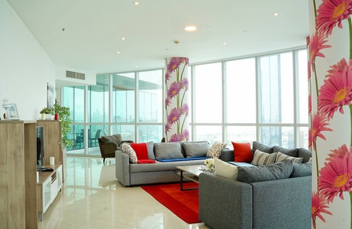 Dubai Festival City Apartment | Elegant Penthouse with Pool and Child-Friendly Amenities