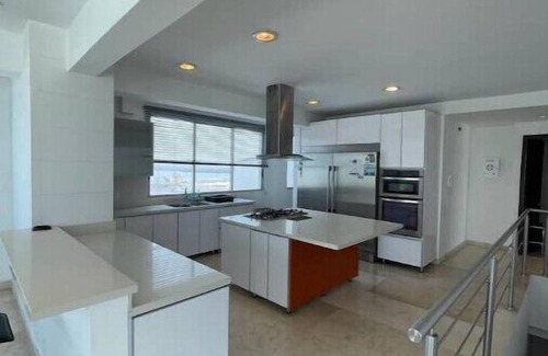 La Boquilla Apartment | Stylish Pent-house Dúplex in Cartagena for Family Getaways