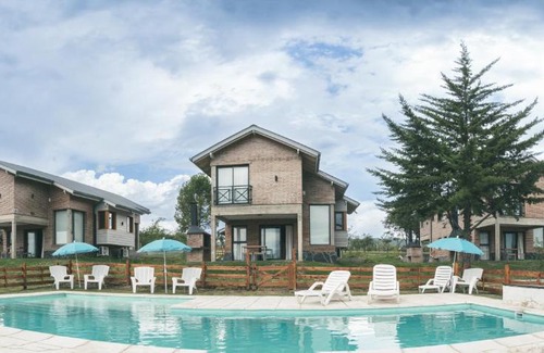 Villa General Belgrano House | Idyllic Pentagrama: Oceanfront Retreat with Pool & Views