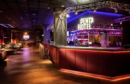 Reading City Centre Hotel | Pet-Friendly pentahotel Reading with Pool & Family Amenities