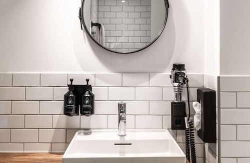 Wiesbaden Hotel | Eco-Friendly Pentahotel Wiesbaden with Pool & Restaurant