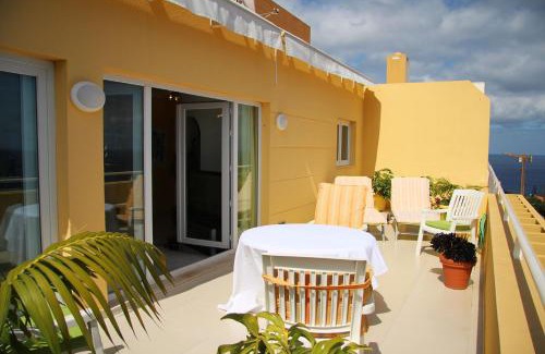 Canico Apartment | Oceanfront Penthaus Villa Erika: Rated 10/10 by Guests
