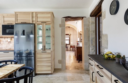 Monopari Villa | Discover Penthe Manor House: Your Oceanfront Retreat