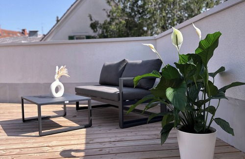 Sankt Leonhard Apartment | Grazora Penthouse: Unique 3-Level Stay with Kitchen Amenities